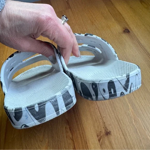 Freedom Moses, Ying, Yang, black and white slides size 4 girls - Picture 3 of 11